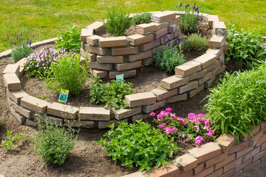 Eine Kräuterspirale selber bauen So funktioniert's! Gartenfans.info